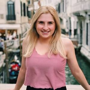 Meet your Posher, Caitlin